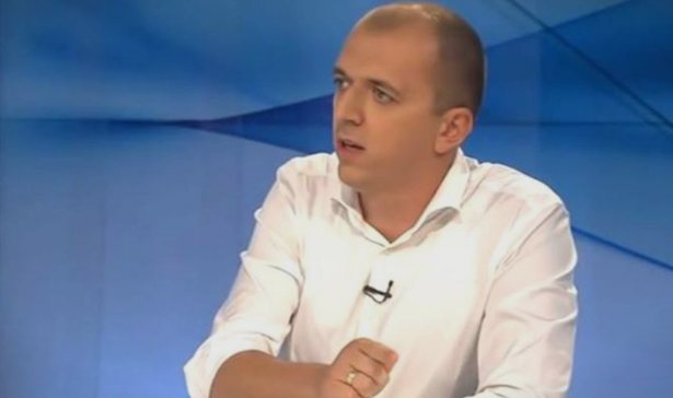 Малчески: Снаа за брат на Русковска од пред некој месец е вработена во МНАФ со плата од околу 2000 евра- тоа ли е причината што ја опструира истрагата за Рекет?