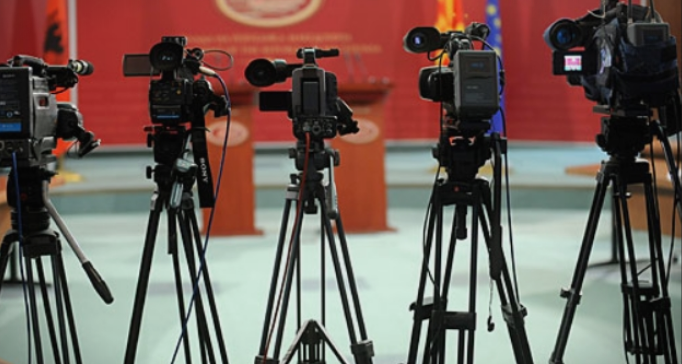 ОСТРИ РЕАКЦИИ: Нема повлекување текстови- Функционерите да не ги тужат новинарите и медиумите, туку Заев и Боки 13