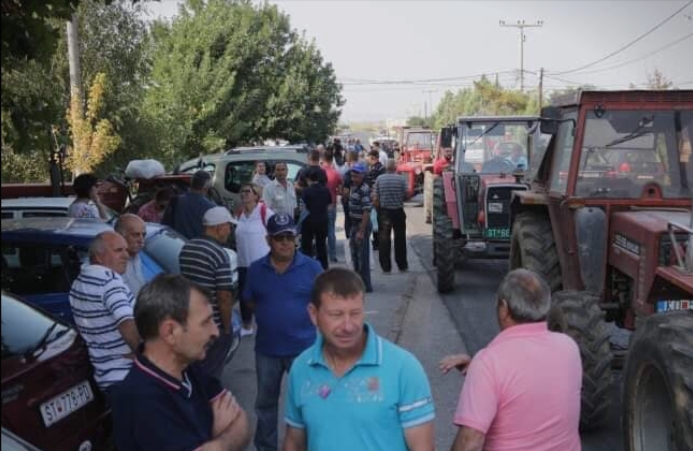 Владата заборави на ветувањата кои им ги даваше: Оризарите изреволтирани излегоа на протест (ФОТО)