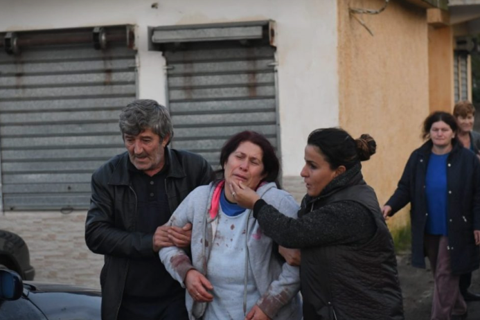 Албанија завиена во црно: Најмалку 13 загинати и 600 повредени во земјотресот