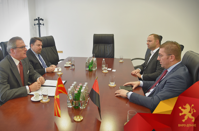 ФОТО: Мицкоски оствари средба со шефот на мисијата на ОБСЕ во Македонија и амбасадорот на Финска