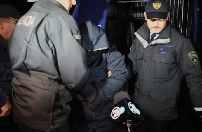 ФОТО+ВИДЕО: Катица Јанева „маскирана“ и со полициска придружба донесена во домашен притвор