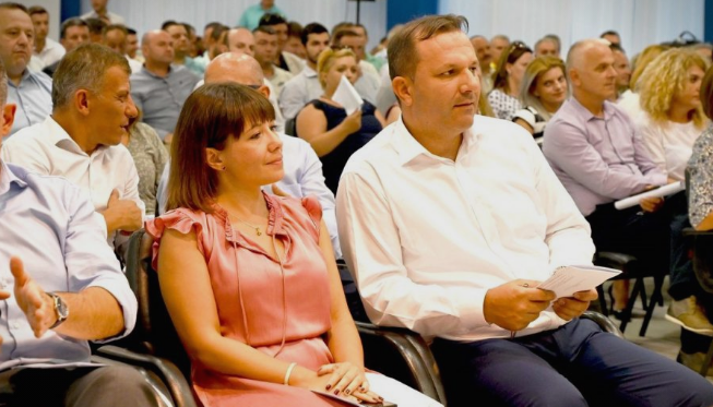 Најава или спин: Дали СДСМ со видео во еден кадар ја протна Цароска за технички премиер?