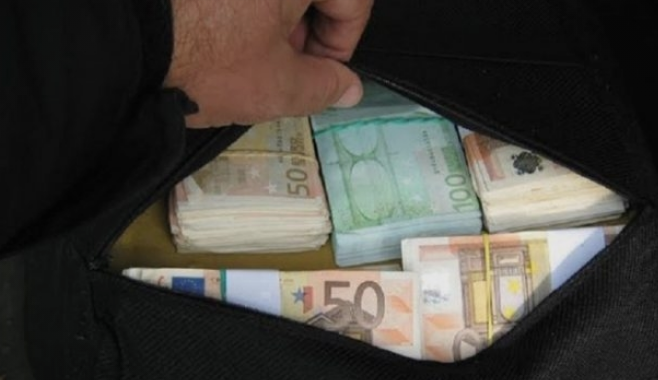 ВМРО-ДПМНЕ: Рекетираните торби со пари тешки милиони евра се единствената реализација на власта