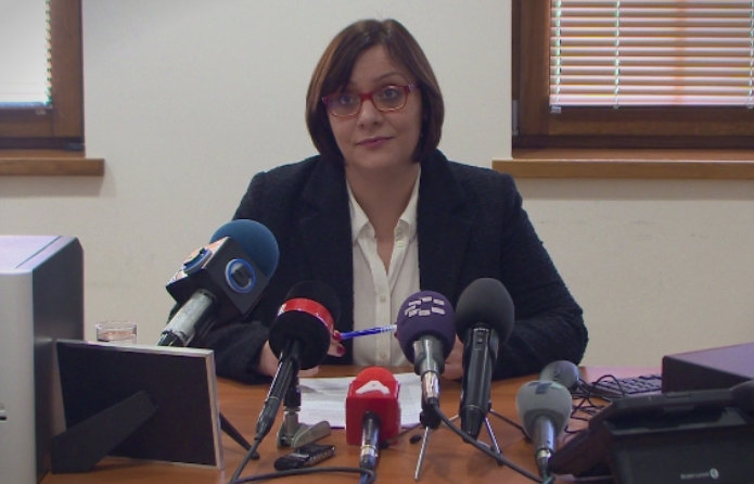 Димитриеска-Кочоска: Владата крие дека данокот на добивка има пад од 24,5%