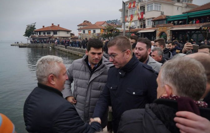 Мицкоски за Водици во Охрид: Меѓу граѓаните го чествуваше големиот празник