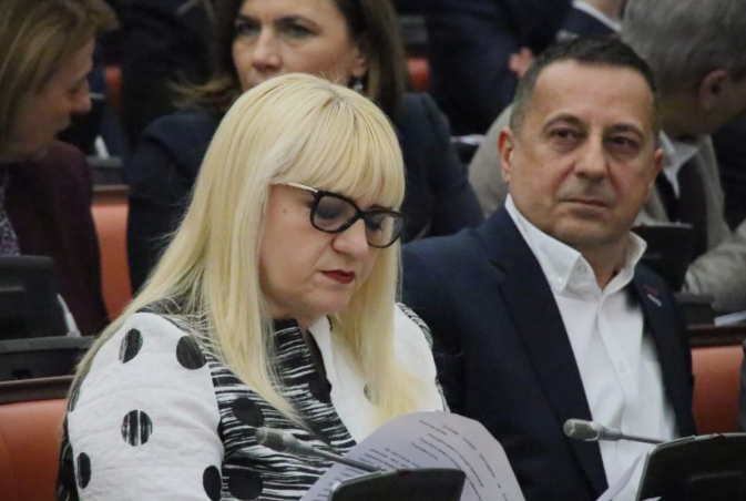 Дескоска сака да го контролира Собранието: Хаос уште на почетокот на Комисиската расправа (ВИДЕО)