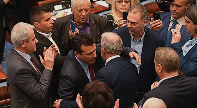 Џафери го назначи, тој и ќе го разреши: Во 16 часот Заев и официјално паѓа!