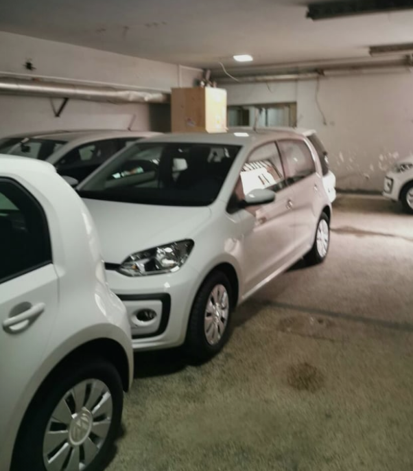 Нови необележани возила се кријат паркирани во Здравствен дом Скопје