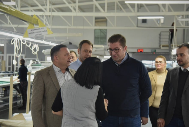 Мицкоски со граѓаните: Државата не смее да биде пречка за бизнисот, туку поддршка за развојот на бизнис (ФОТО)