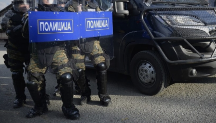 Спасовски „стопил“ милиони за чизми со сомнителен квалитет