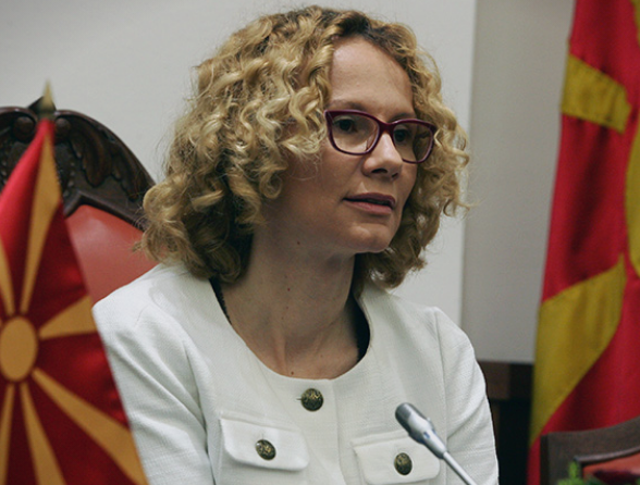 Стоилковски до Шекеринска: Дали наутро поздравувате знаме на Аризона или на Македонија?