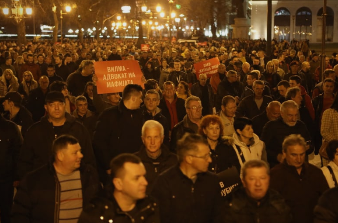 ФОТО: Над 20.000 луѓе протестираат против неправдите на Заев