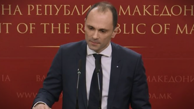 Филипче со еден директор дели тендери, со друг шири болести: Ова е директорката која била на скијање во Италија, па била во контакт со пациенти