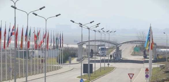 Фабриките да ја реорганизираат работата во смени