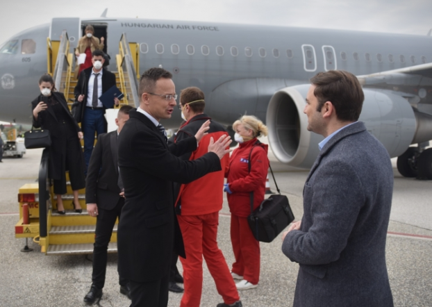 Сијарто допатува со медицинска помош за Македонија