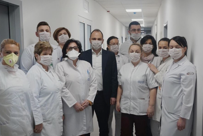 ВМРО-ДПМНЕ: Медицинските лица голораки се борат со вирусот, граѓани со живот ја плаќаат неспособноста на власта на СДСМ