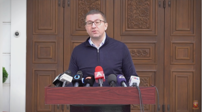 Мицкоски: Владата на Заев до крајот на годината ќе го задолжи секое семејство за 1.500 евра, а сега делат ваучери од 150 евра поткуп кој не може да го исплатат