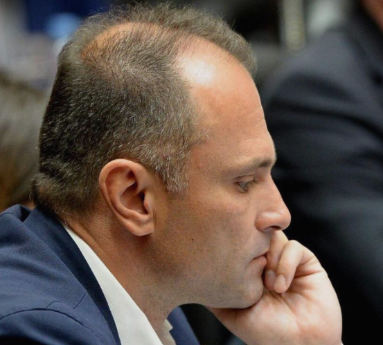 Филипче со часовник вреден колку 10 плати по (500€) кој ги ветуваше Заев но никогаш не ги оствари