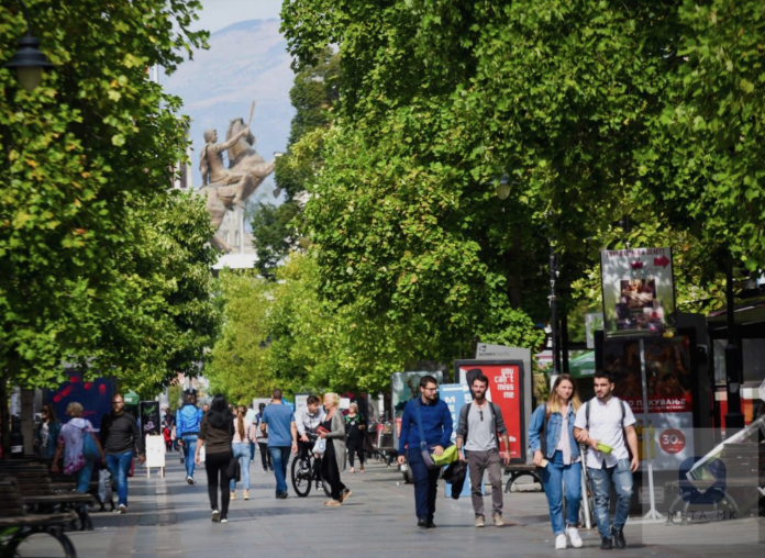 АНКЕТА: Граѓаните незадоволни од работата на надлежните, Македонија полошо се справува со кризата од земјите во регионот