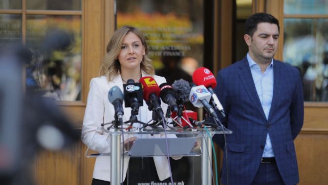 Арсовски: Дали Нина Ангеловска крие дека се подновила со стан од над 100.000 евра?