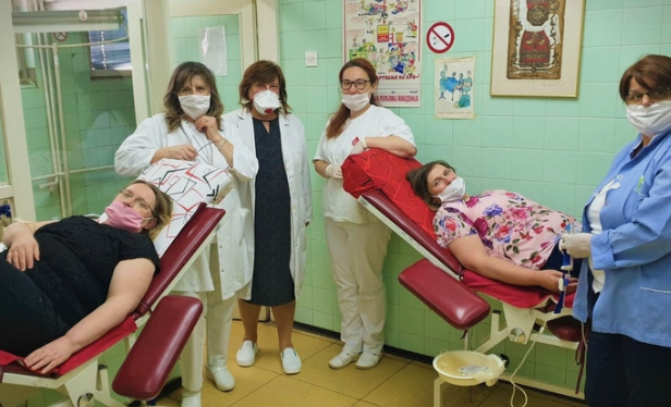 За Филипче е поважен ПР отколку грижата за здравјето: Сестри даруваат плазма додека не се соодветно заштитени!