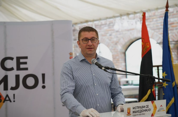 Мицкоски до граѓаните: Не плашете се да го промените мислењето и да поддржите нешто што вреди, а Македонија вреди повеќе од сѐ друго!