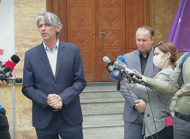 Села и Гаши: Оваа Влада е нелегитимна и ќе биде со краток рок