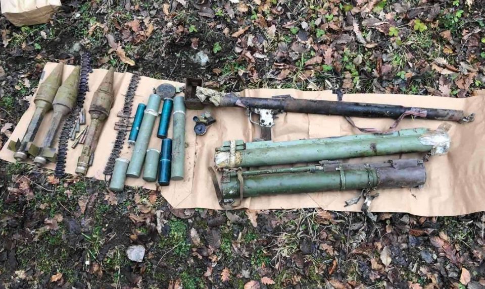ВИДЕО: Зољи, гранати и муниција пронајдени во Блаце, закопани во 2001-ва година