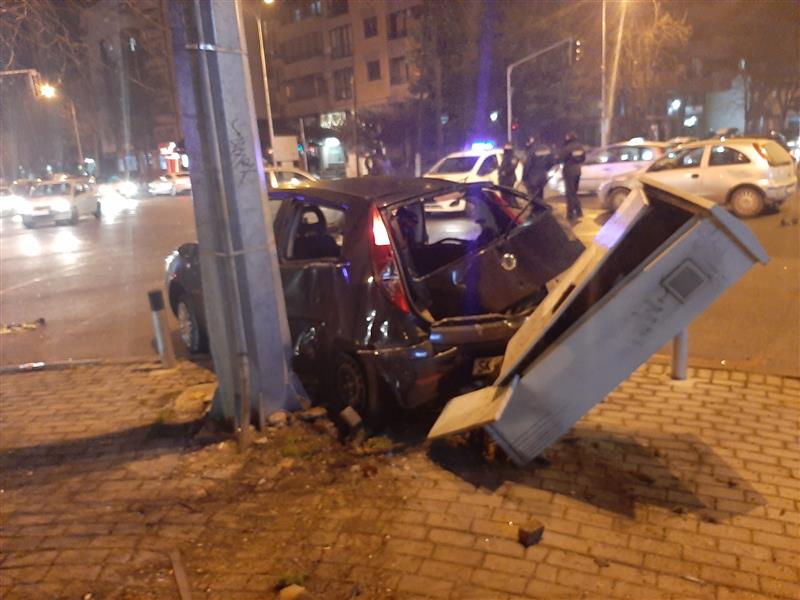 ФОТО: Тешка сообраќајка вечерва во центарот на Скопје