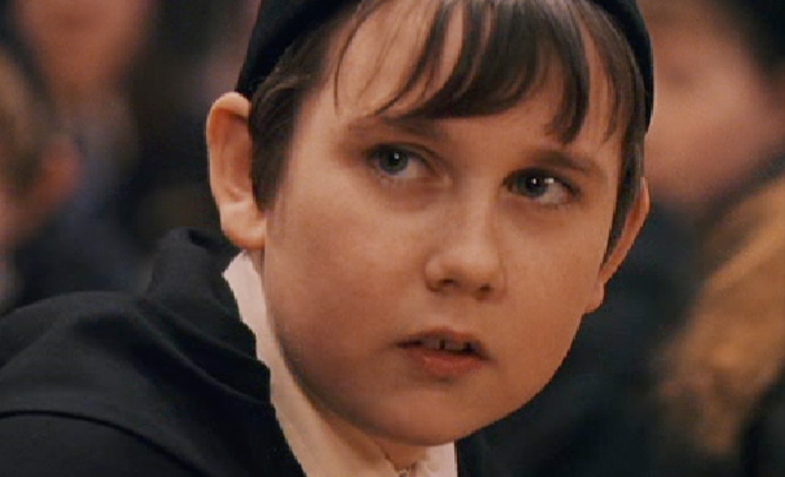 Сега има 31 година и жените лудуваат по него! Се сеќавате на буцкастото момче од „Хари Потер“?  (ФОТО)