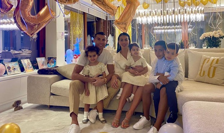 КОНЕЧНО ОТКРИЕНО: Зошто децата на Роналдо немаат мајка?