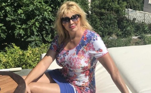 Првпат ја покажа во јавност: Вака изгледа родената сестра на Сузана Манчиќ (ФОТО)