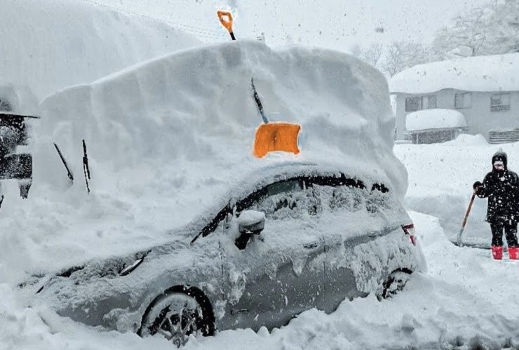 Во 2006 година на Попова Шапка се измерени најмногу сантиметри снег- еве колку