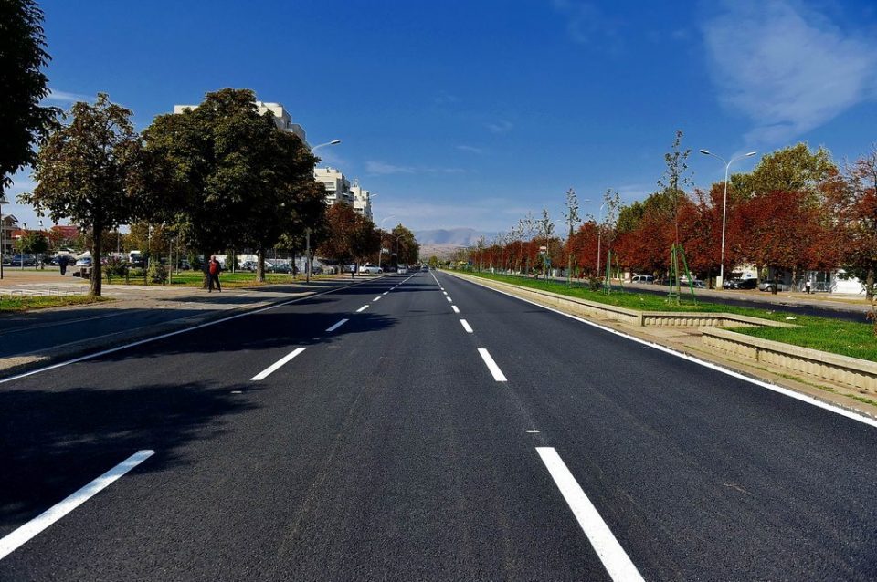 Некој храбар со Ауди А8 го удри внук ми на пешачки на Партизанска и кидна