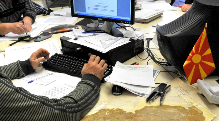 Состанок на социо-економскиот совет – ќе се зголемат ли платите на администрацијата?