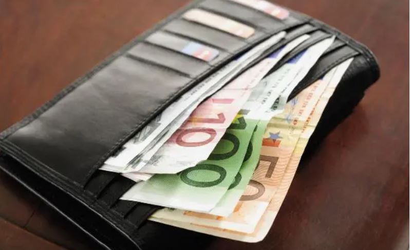 Цариниците и даночниците бараат повисоки плати!