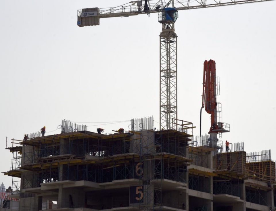 И во Германија градежниците работат на +40, ама за плата од 4.500 не за 500 евра