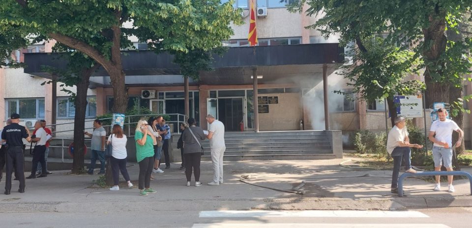 Изгоре дел од архивата со стари предмети во кумановскиот суд