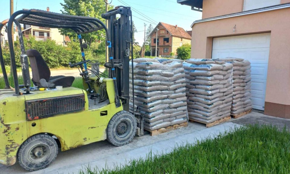 Повисокото ДДВ за пелетите му дава приоритет на огревното дрво