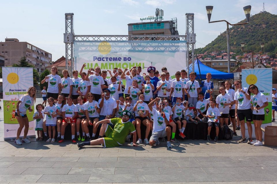 НЛБ Банка и Отворени забавни фудбалски зони со проект за развој на младински спорт „Растеме во шампиони“