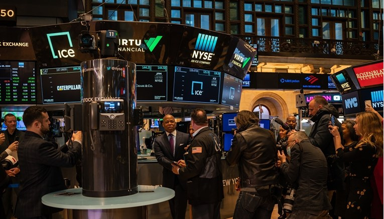 Волстрит падна по објавувањето на записникот од последниот состанок на ФЕД