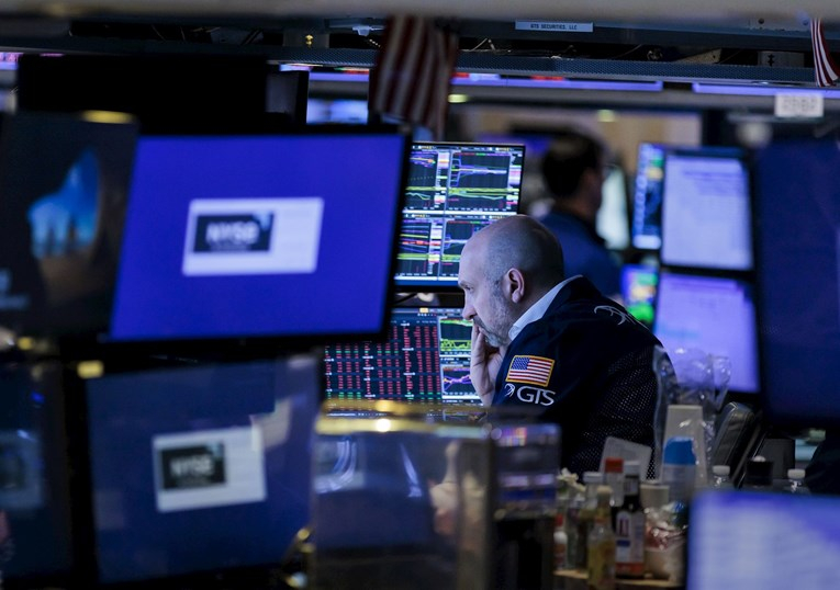 Волстрит остро падна на најниско ниво во последните три месеци