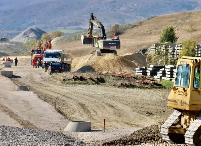 Конзорциумот „Бехтел и Енка“ организира „Саем за вработување“