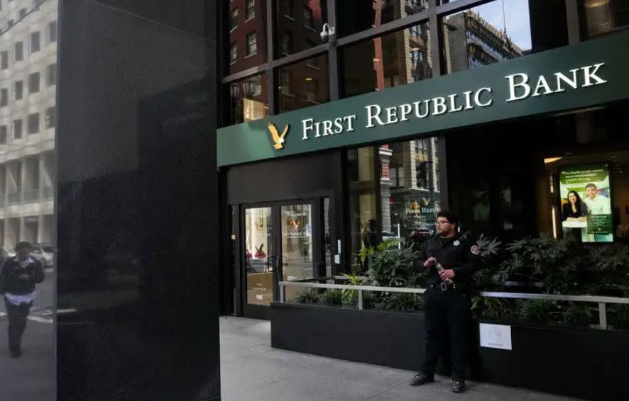 Moody’s го намали рејтингот на помалите американски банки