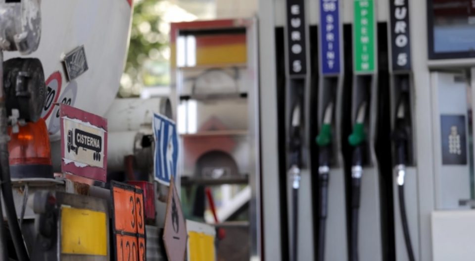 За 0,5 денари поевтинува дизелот, за половина денар поскапува бензинот од 98 октани