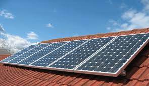 Ако не сакате да плаќате сметки за струја – еве колку соларни панели ќе ви требаат за да бидете целосно независни
