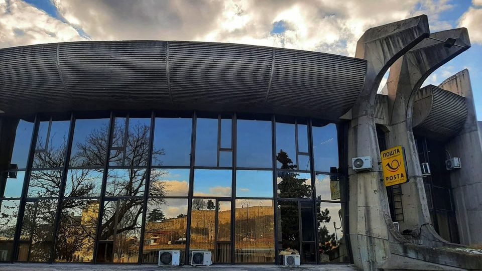 Само небото е лимит за државна Пошта! Ќе даде свои чистачки и ќе плати 1,2 милиони евра да биде убава и чиста