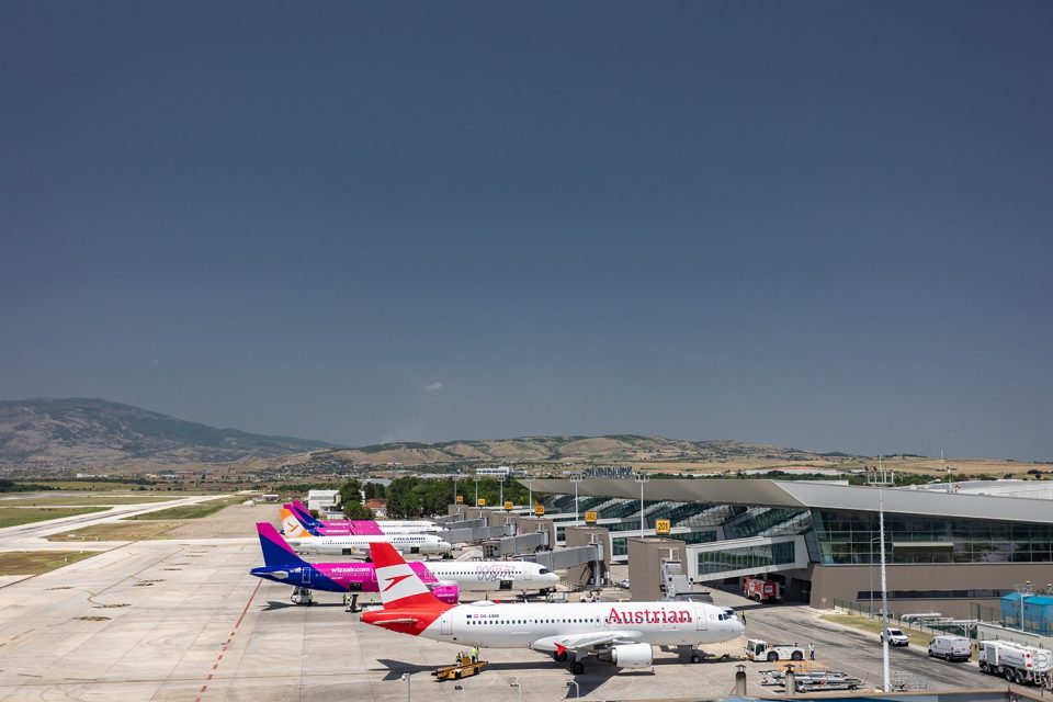 ТАВ: аеродромите во Скопје и Охрид со 2,4 милиони патници во 9-те месеци од 2023 година
