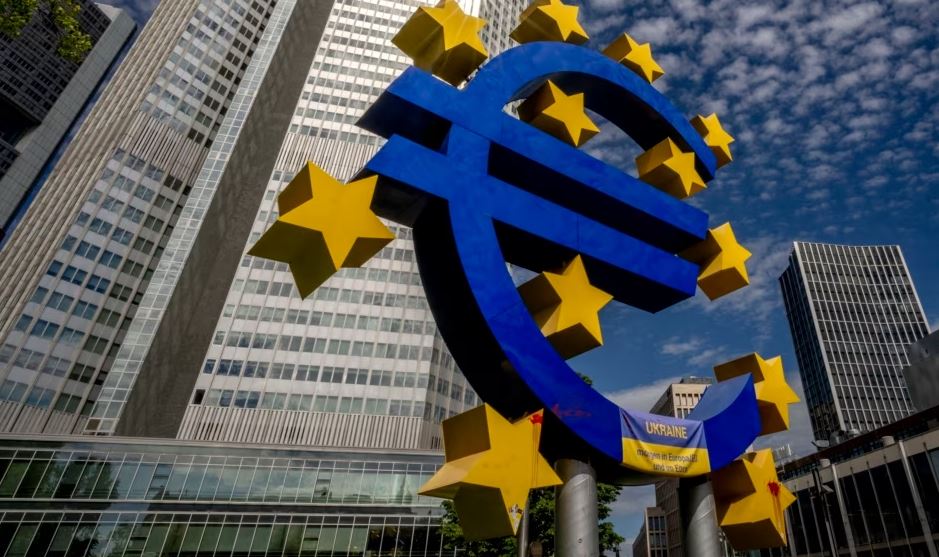 Инфлацијата во еврозоната падна под три проценти